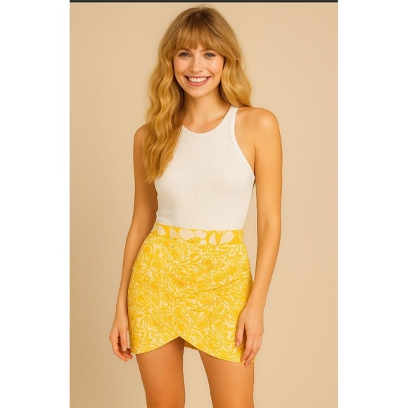 Free People Dresses & Skirts - Free People Mini Skirt Medium She's Something‎ Else Yellow Floral Print Bodycon